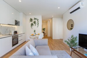 Comfort-Apartment, 1 Schlafzimmer, Nichtraucher | Wohnbereich | 16-Zoll-Flachbildfernseher mit Kabelempfang