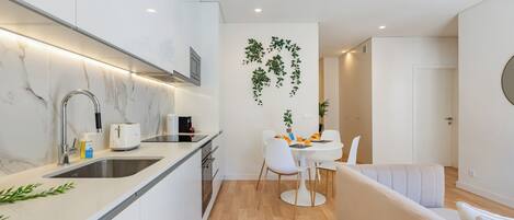 Comfort Apartment, 1 Bedroom, Non Smoking | Private kitchenette | Electric kettle