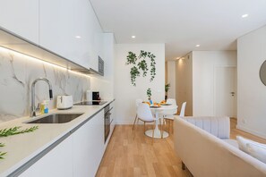 Comfort Apartment, 1 Bedroom, Non Smoking | Private kitchenette | Electric kettle - Paraíso City Stay II (Porto)
