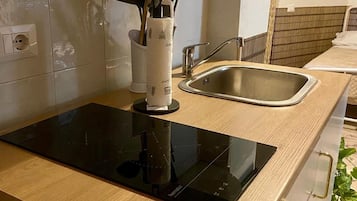 Fridge, microwave, coffee/tea maker, electric kettle