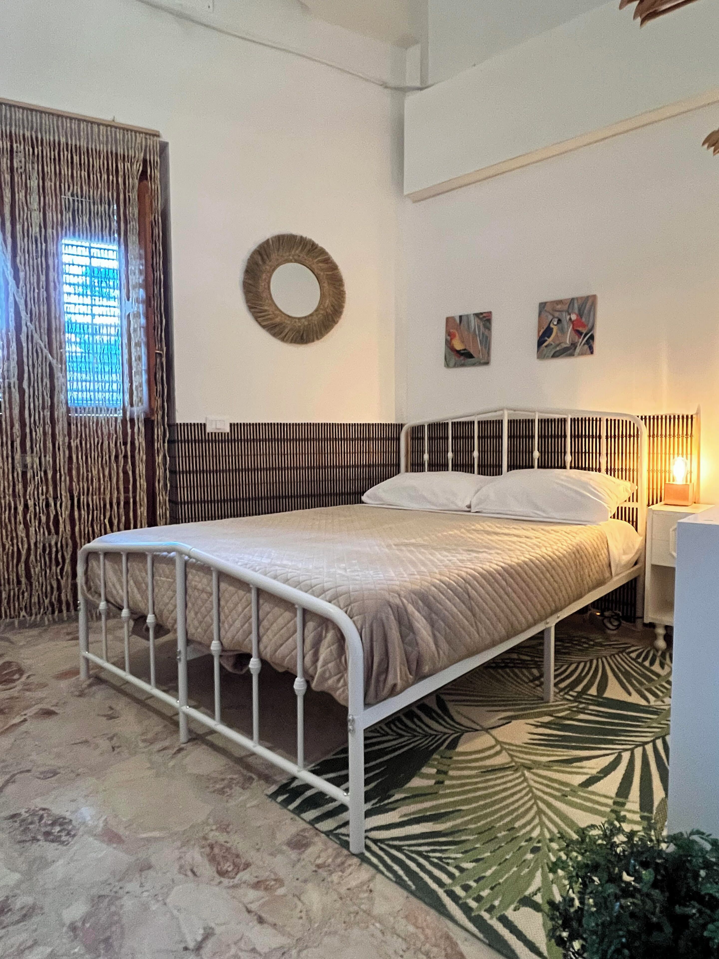 1 Schlafzimmer, Zimmersafe, Schreibtisch, Bügeleisen/Bügelbrett