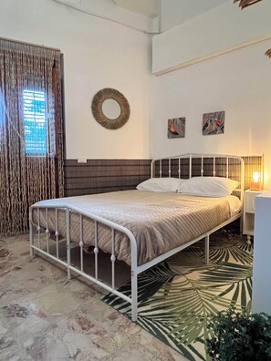 1 bedroom, in-room safe, desk, iron/ironing board