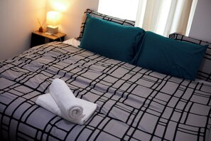 2 chambres, fer et planche à repasser, Wi-Fi, draps fournis