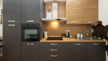 Kühlschrank, Ofen, Herdplatte, Geschirrspüler