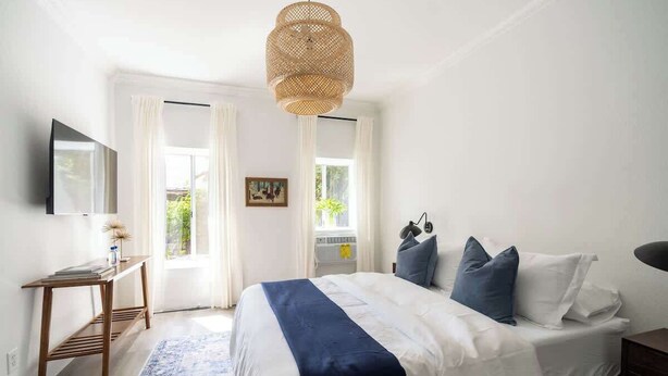 Unclassified image, 1 of 23, button - Studio Hideaway in Beachwood (Los Angeles)