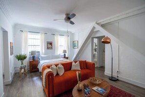 1 bedroom, iron/ironing board, WiFi, bed sheets - Urban Studio in Korea Town (Los Angeles)