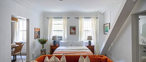 1 dormitorio, tabla de planchar con plancha, wifi y ropa de cama