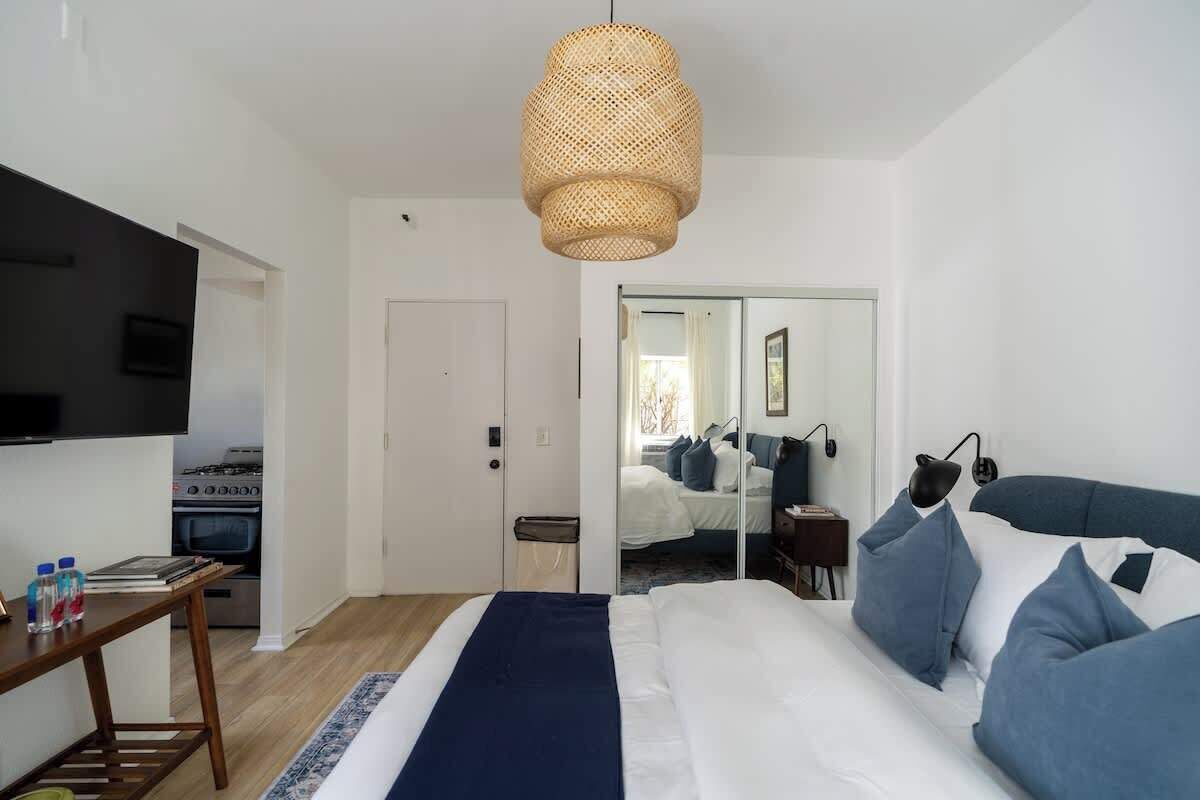 1 غرفة نوم ومكواة/لوح كي وواي فاي وملاءات أسرّة