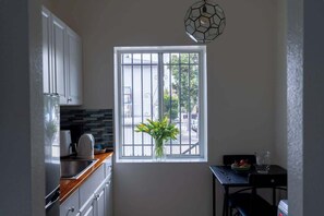 Oven, stovetop, coffee/tea maker, electric kettle