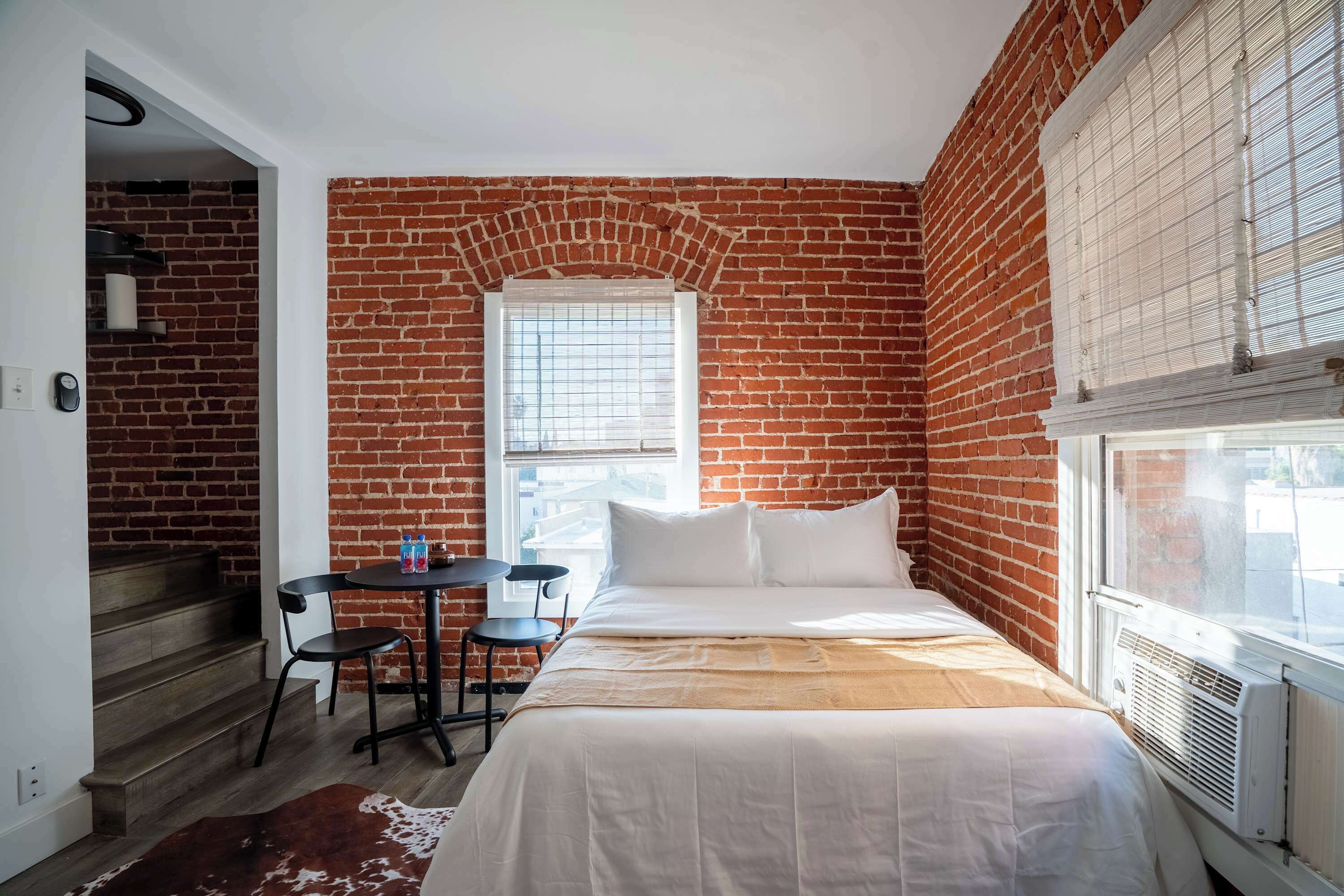 1 dormitorio, tabla de planchar con plancha, wifi y ropa de cama