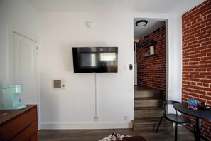 Interior - Modern Bachelor in Hollywood (Los Angeles)