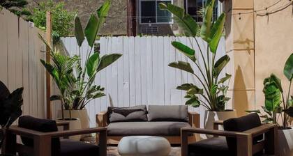 Mid-Century Modern Elegance in Hollywood with Parking