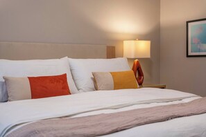 2 makuuhuonetta, työpöytä, vauvan matkasänky, Wi-Fi