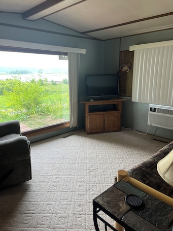 Living area. Private location 2 bedroom mobile home great view of the Mississippi River