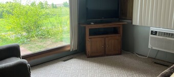 Private location 2 bedroom mobile home great view of the Mississippi River