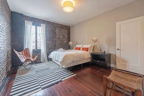 1 bedroom, desk, iron/ironing board, WiFi