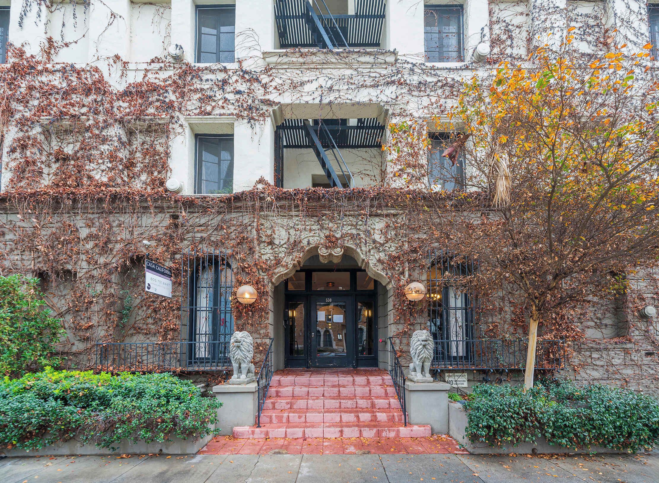 تفاصيل الفندق من الخارج