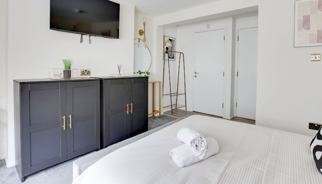 1 dormitorio, tabla de planchar con plancha, cuna de viaje y wifi gratis