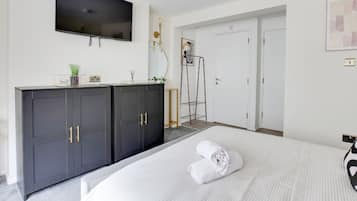 1 dormitorio, tabla de planchar con plancha, cuna de viaje y wifi gratis