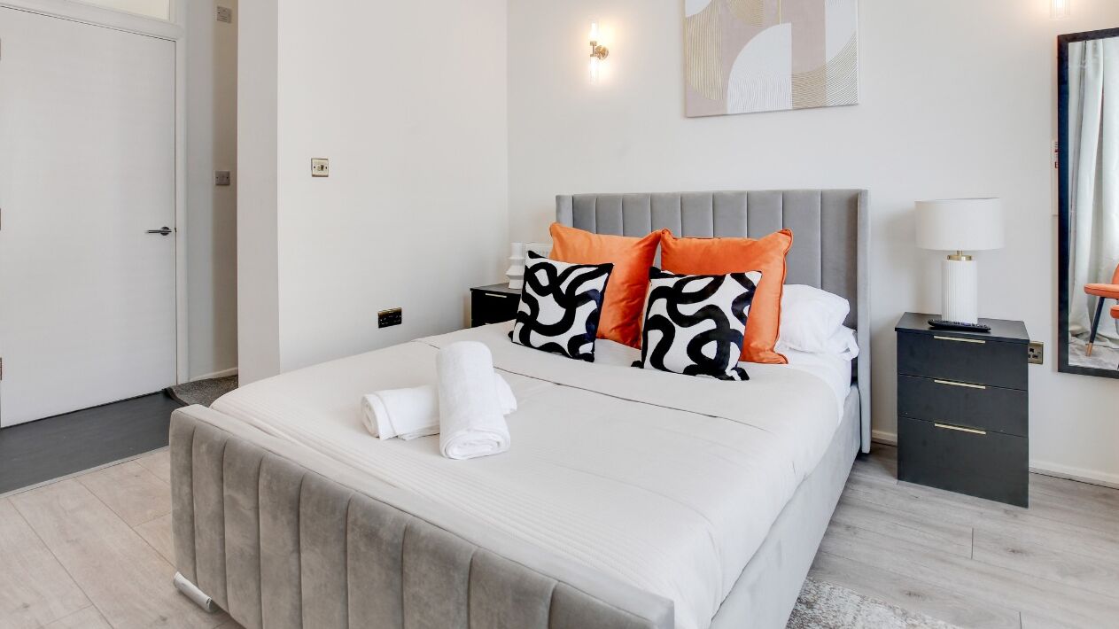 1 dormitorio, tabla de planchar con plancha, cuna de viaje y wifi gratis