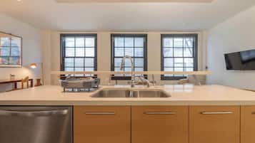 Fridge, microwave, oven, coffee/tea maker