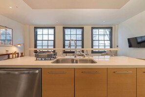 Fridge, microwave, oven, coffee/tea maker