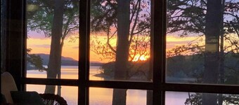 Amazing Views! “Heber Sunsets” Lakefront w/ access.  4 bdr, 3 king beds, 3 bath.