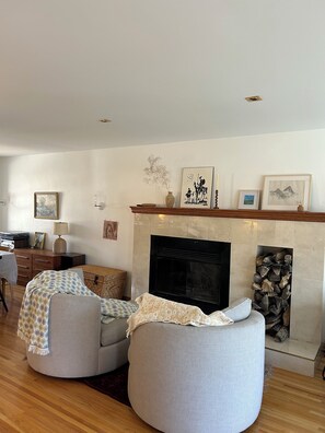Smart TV, fireplace, books, printers