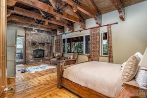 5 Schlafzimmer, Schreibtisch, Reisekinderbett, WLAN