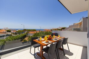 تناول الطعام بالخارج