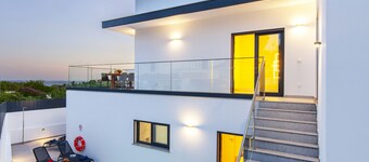 Albufeira villa w/ heatable pool & sea views