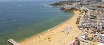 Albufeira villa w/ heatable pool & sea views