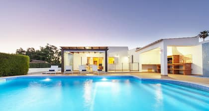 Cozy villa with heatable pool and BBQ