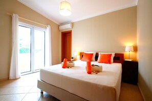 3 slaapkamers, een strijkplank/strijkijzer, gratis wifi, beddengoed