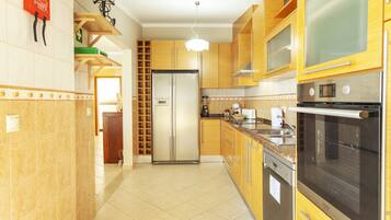 Frigorifero, microonde, forno, lavastoviglie
