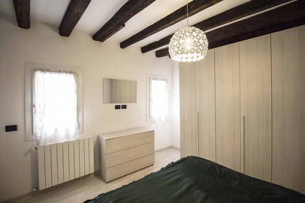 2 bedrooms, bed sheets