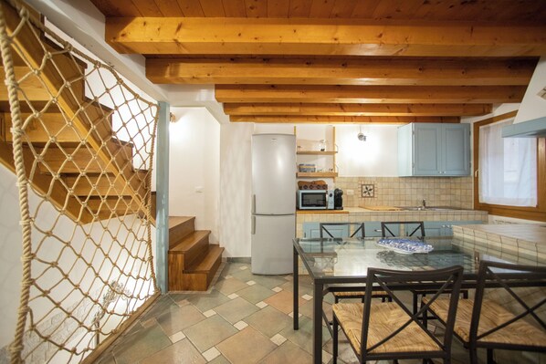 Fridge, oven, stovetop, dishwasher - Dimora del Pescatore - Isola Di Pellestrina VE (Venezia)