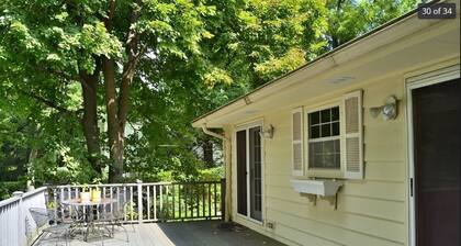 Cottage gem: Spotless, secluded & bring the dog!