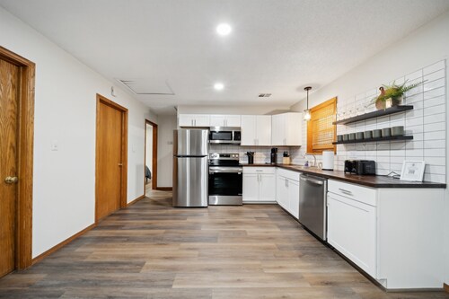 Events welcome! Two homes for Large Groups!