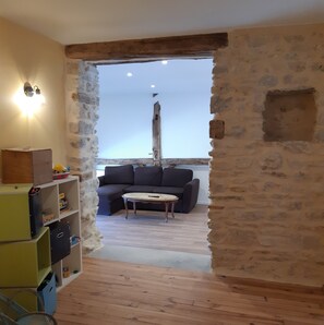 Interior - Comfortable stone house 180m2 in the countryside between lakes and mountains (Ceignes)
