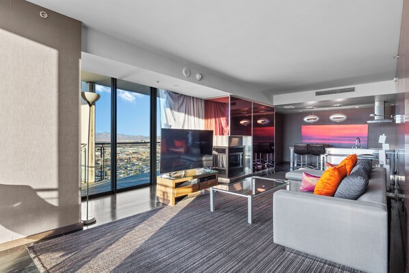 Smart TV, fireplace - 51st Floor LV Luxury Suite with Strip Views (Las Vegas)