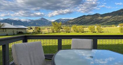 Bridger Mountain View Farmhouse