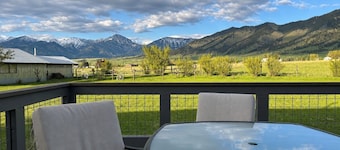 Bridger Mountain View Farmhouse