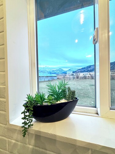 Bridger Mountain View Farmhouse 