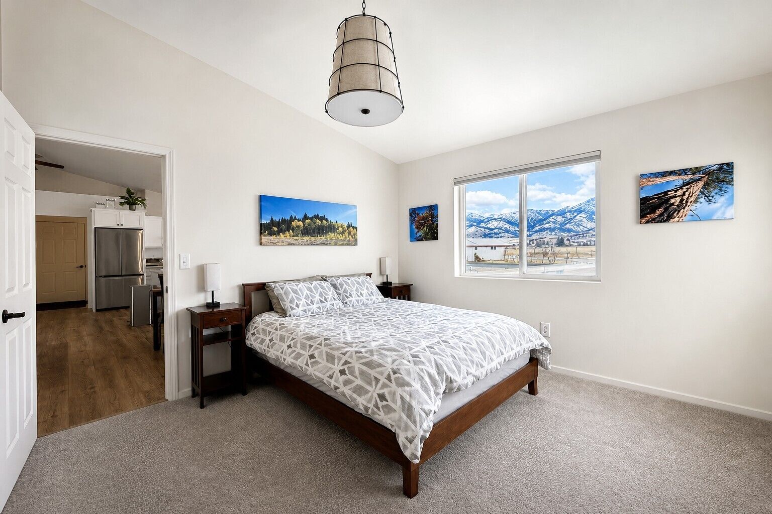 3 bedrooms, iron/ironing board, WiFi (free), bed sheets