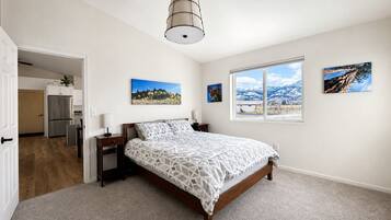3 bedrooms, iron/ironing board, WiFi (free), bed sheets