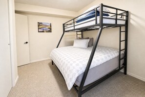 3 dormitorios, tabla de planchar con plancha, wifi gratis y ropa de cama