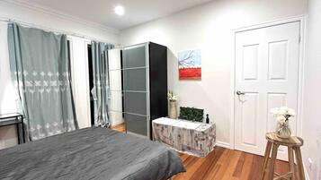 4 bedrooms, desk, iron/ironing board, WiFi