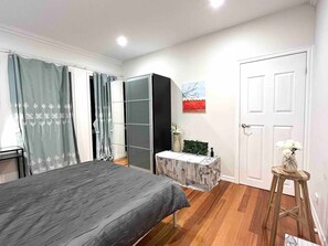 4 bedrooms, desk, iron/ironing board, WiFi