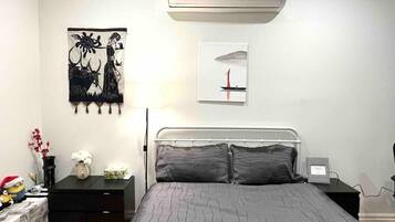 4 bedrooms, desk, iron/ironing board, WiFi